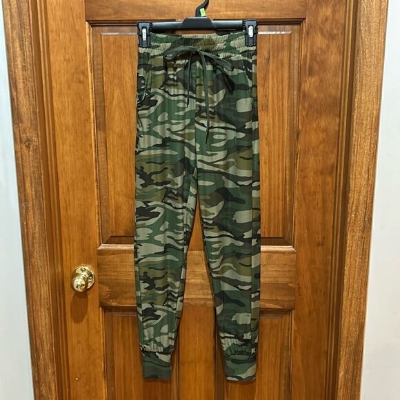 Camouflage joggers size small - Picture 1 of 9